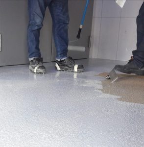 قیمت هر متر مربع کفپوش اپوکسی چگونه محاسبه میشود؟ نکات مهم قبل از خرید